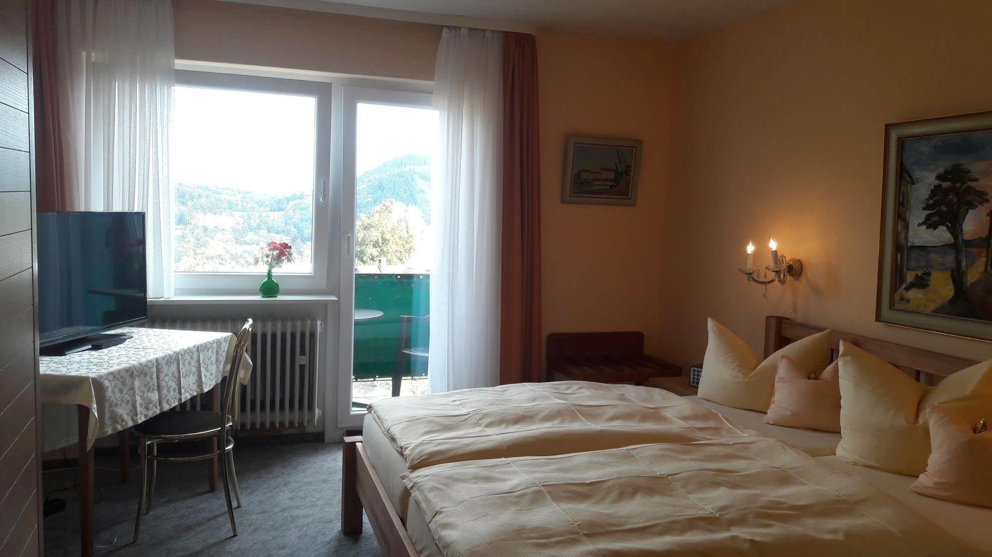 Hotel Yoga Jasmin Ehemals Hotel Eberhardt-Burghardt Badenweiler Dış mekan fotoğraf